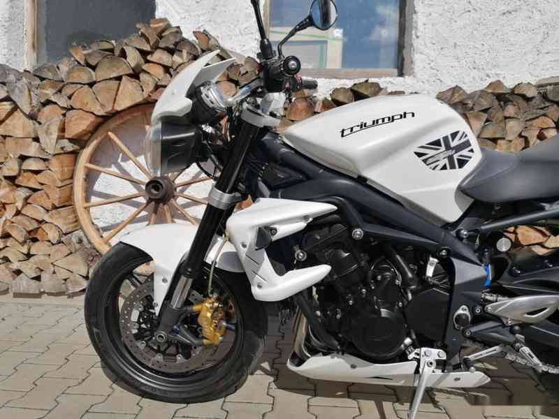 TRIUMPH STREET TRIPLE 675 R - foto 9