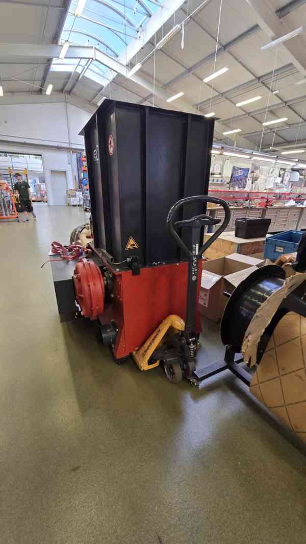 Drtič a štěpkovač na dřevo, karton, plast 18,5 kW - foto 2