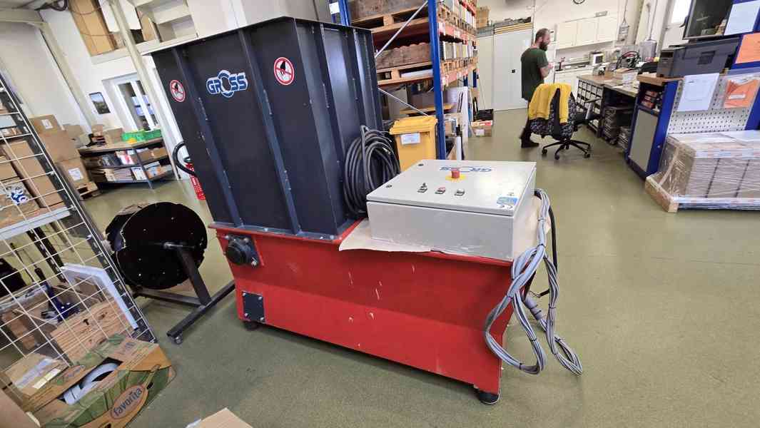 Drtič a štěpkovač na dřevo, karton, plast 18,5 kW - foto 4