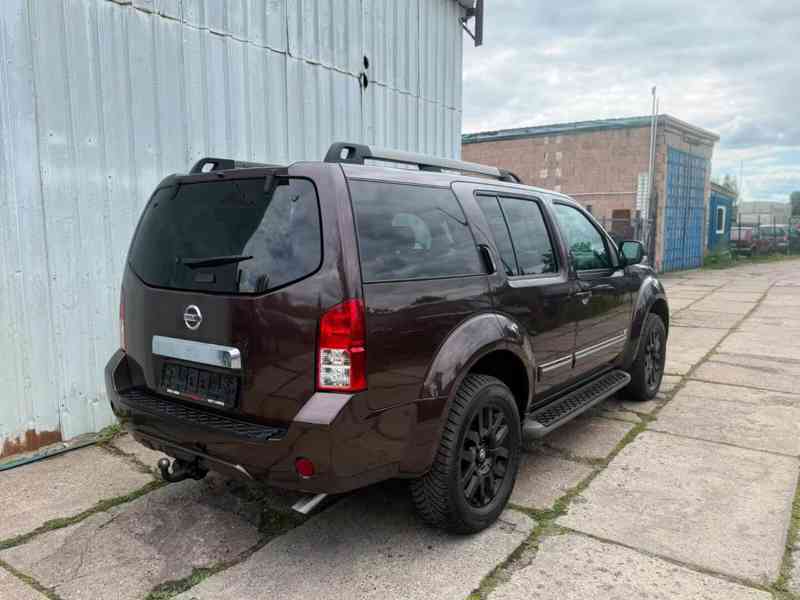 Nissan Pathfinder 3.0 dCi LE 170kw - foto 12