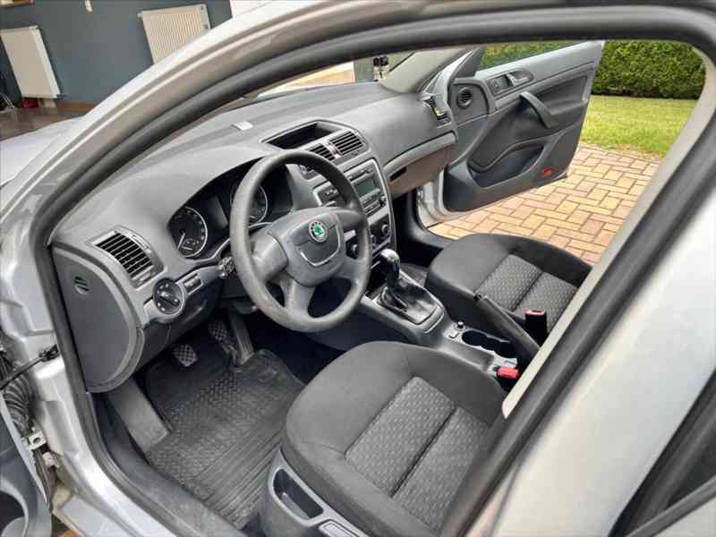 Škoda Octavia 1,6 - foto 6