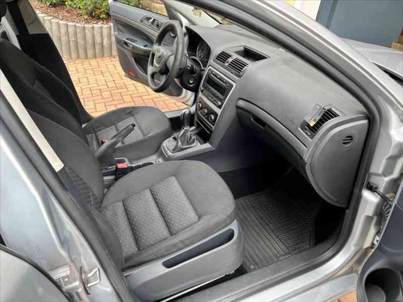 Škoda Octavia 1,6 - foto 7