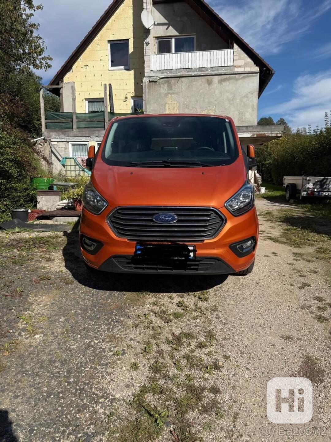 Ford Tourneo Custom - foto 1
