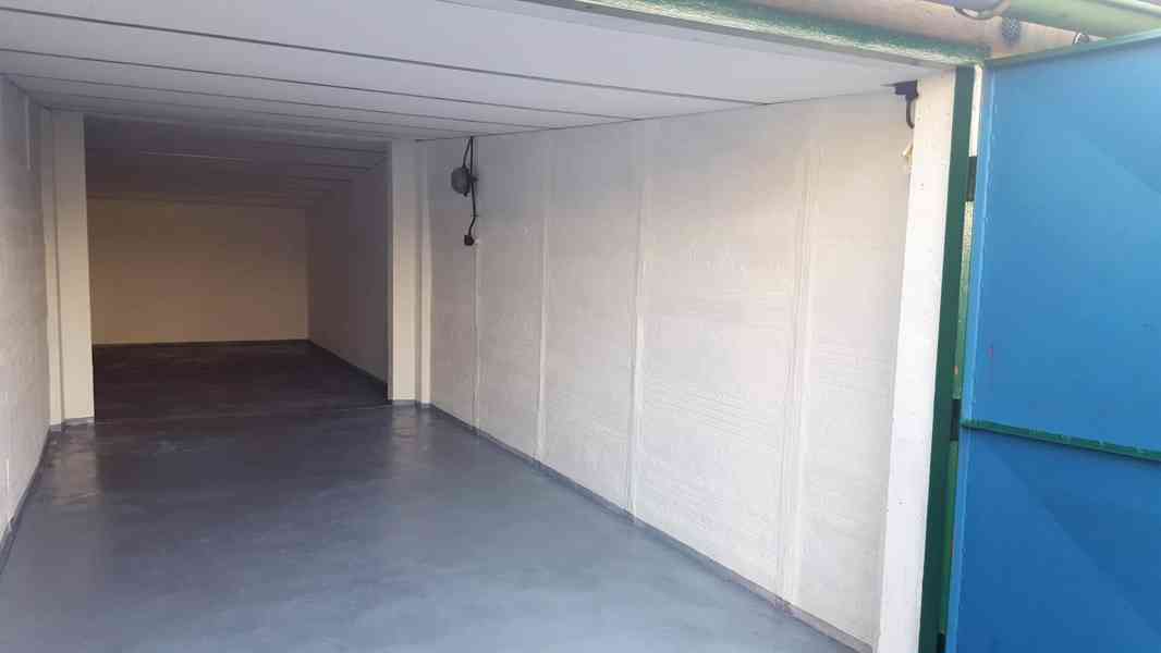 Pronájem garáže na dvě auta 37m2 Kralupy Lobeček - foto 2