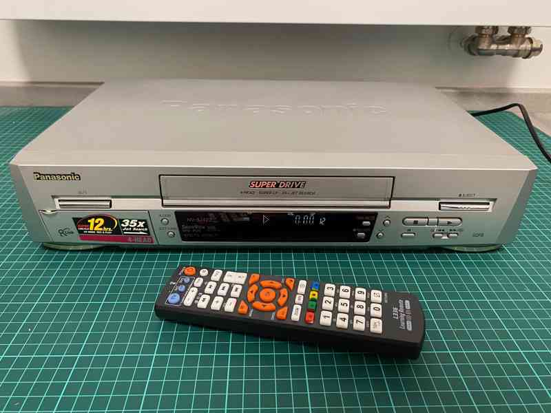 Videorekordér PANASONIC NV-SJ422, přehrává i S-VHS