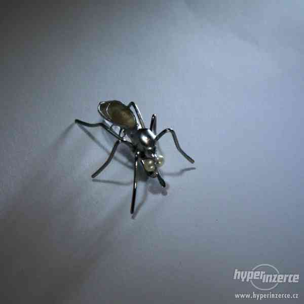 Komáří brož - foto 1