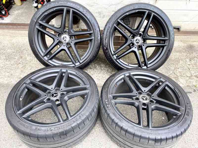 Mercedes R19 E63 E63s Original 9J a 9,5J Cerny Mat
