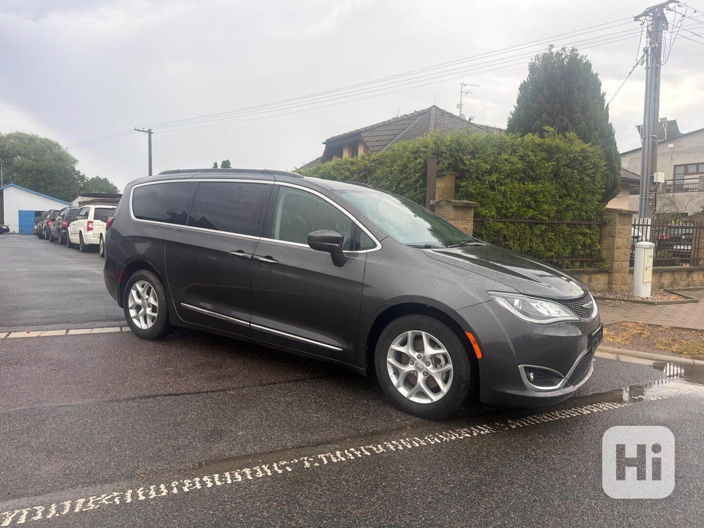 Chrysler Pacifica 3,6 Pentastar RU 8 míst 2017 - foto 1