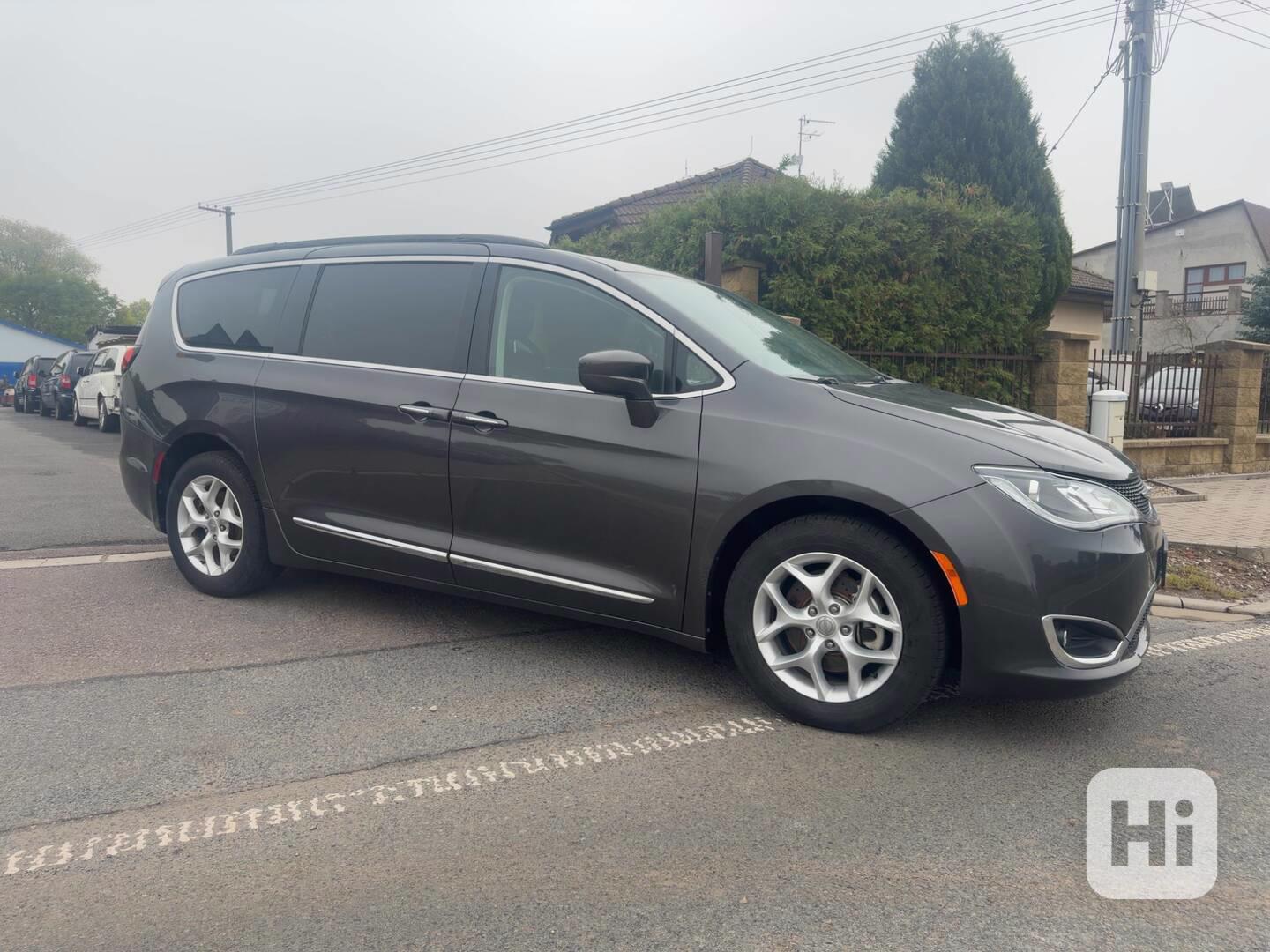 Chrysler Pacifica 3,6 Pentastar RU 8 míst 2017 - foto 1