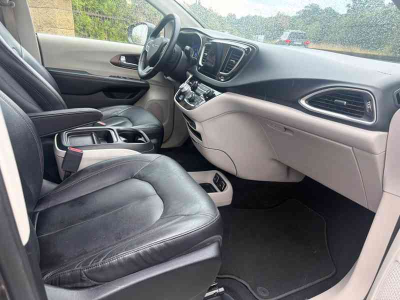Chrysler Pacifica 3,6 Pentastar RU 8 míst 2017 - foto 10