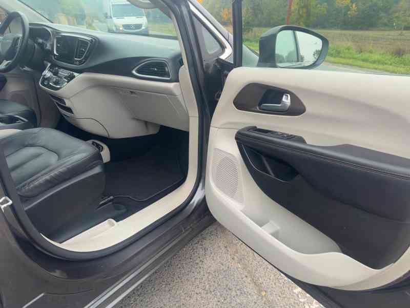 Chrysler Pacifica 3,6 Pentastar RU 8 míst 2017 - foto 12