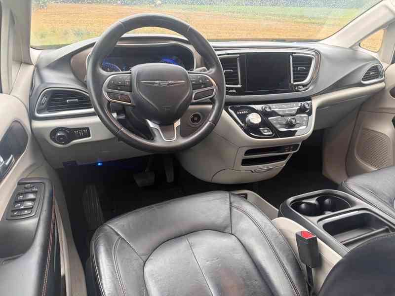 Chrysler Pacifica 3,6 Pentastar RU 8 míst 2017 - foto 14
