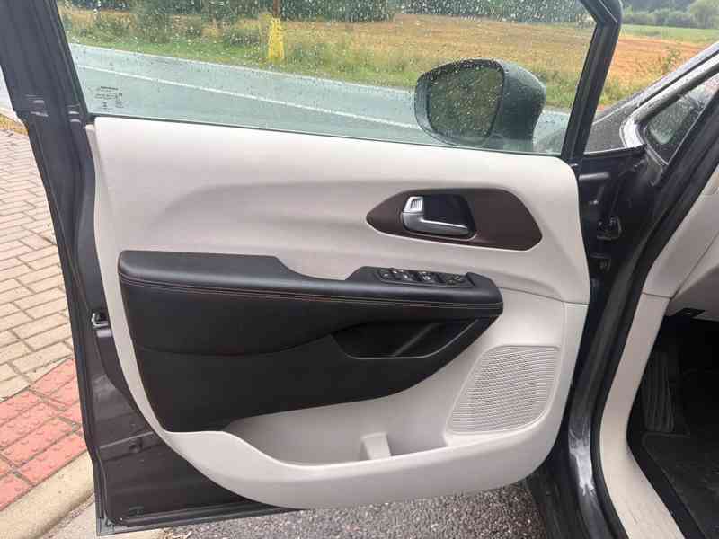 Chrysler Pacifica 3,6 Pentastar RU 8 míst 2017 - foto 15