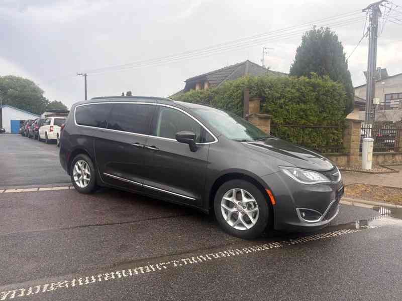 Chrysler Pacifica 3,6 Pentastar RU 8 míst 2017 - foto 1