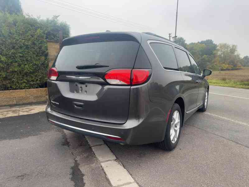 Chrysler Pacifica 3,6 Pentastar RU 8 míst 2017 - foto 4
