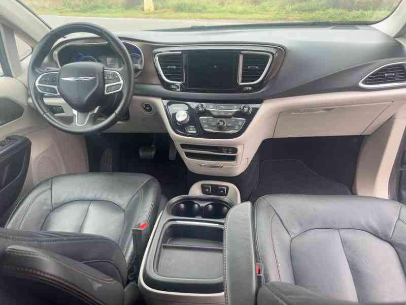 Chrysler Pacifica 3,6 Pentastar RU 8 míst 2017 - foto 11