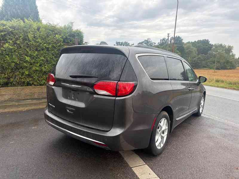 Chrysler Pacifica 3,6 Pentastar RU 8 míst 2017 - foto 4