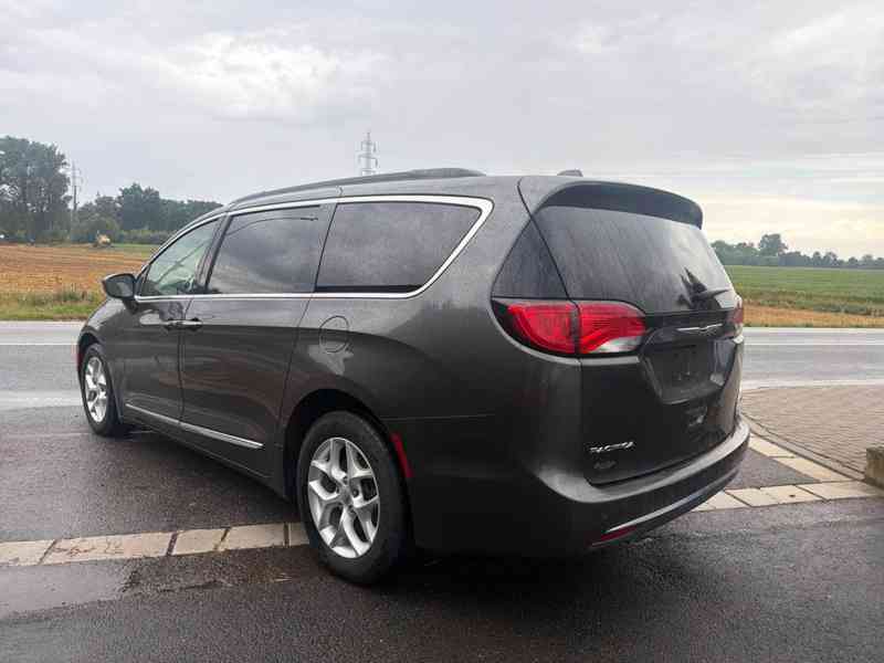 Chrysler Pacifica 3,6 Pentastar RU 8 míst 2017 - foto 3
