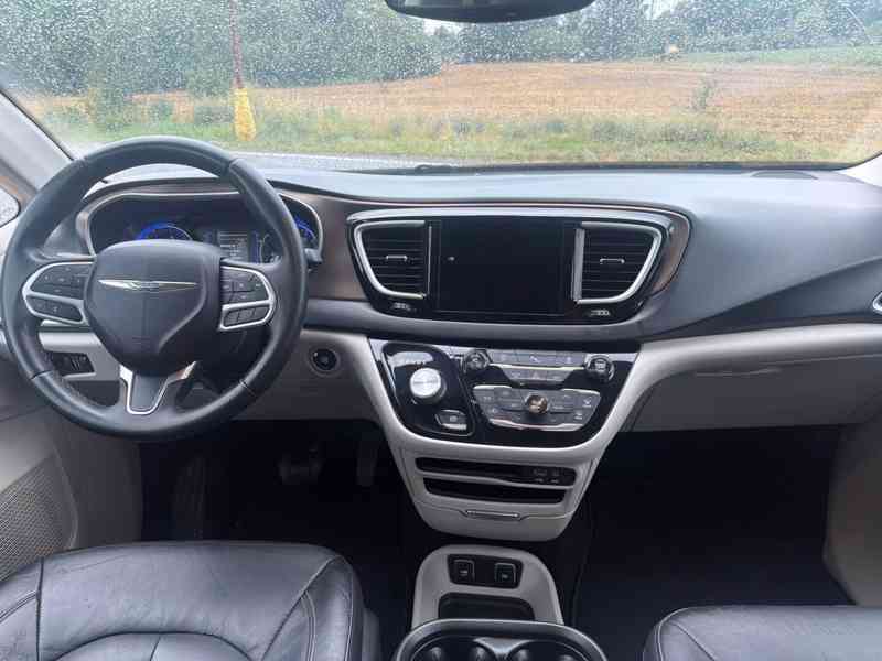 Chrysler Pacifica 3,6 Pentastar RU 8 míst 2017 - foto 11