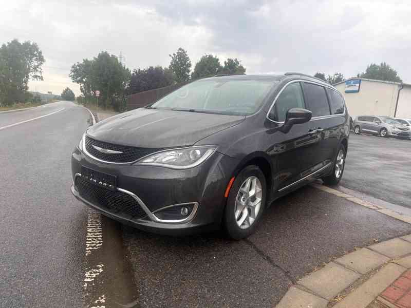 Chrysler Pacifica 3,6 Pentastar RU 8 míst 2017 - foto 2