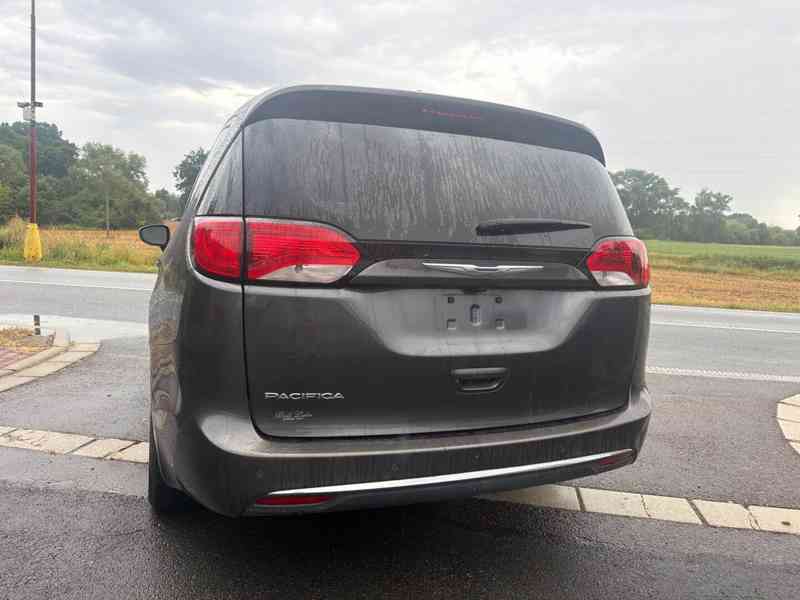 Chrysler Pacifica 3,6 Pentastar RU 8 míst 2017 - foto 5