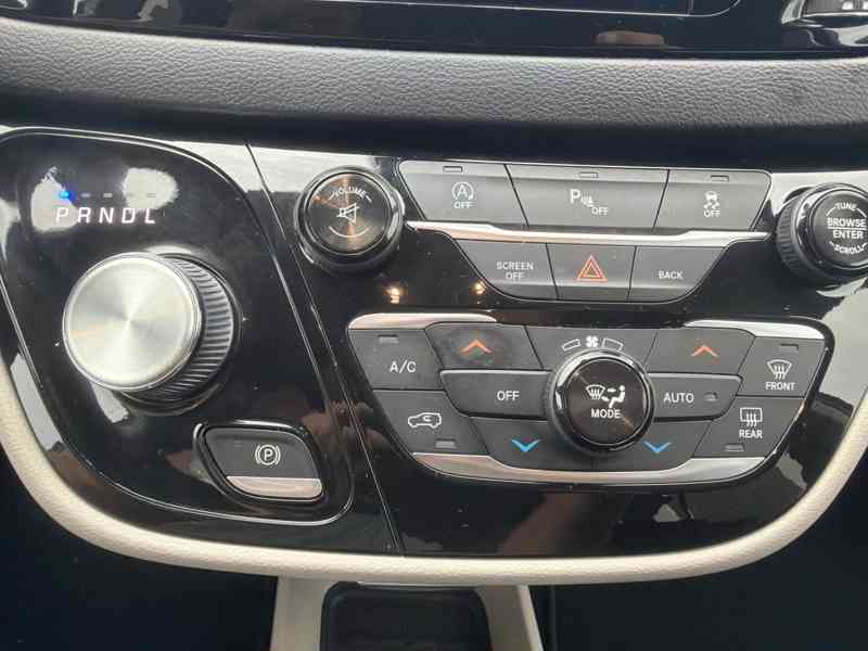 Chrysler Pacifica 3,6 Pentastar RU 8 míst 2017 - foto 19