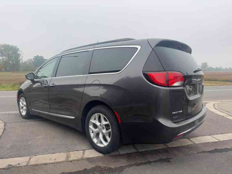Chrysler Pacifica 3,6 Pentastar RU 8 míst 2017 - foto 3