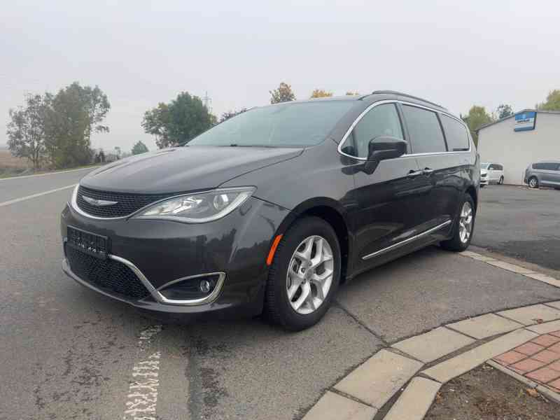 Chrysler Pacifica 3,6 Pentastar RU 8 míst 2017 - foto 2