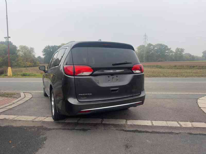 Chrysler Pacifica 3,6 Pentastar RU 8 míst 2017 - foto 5