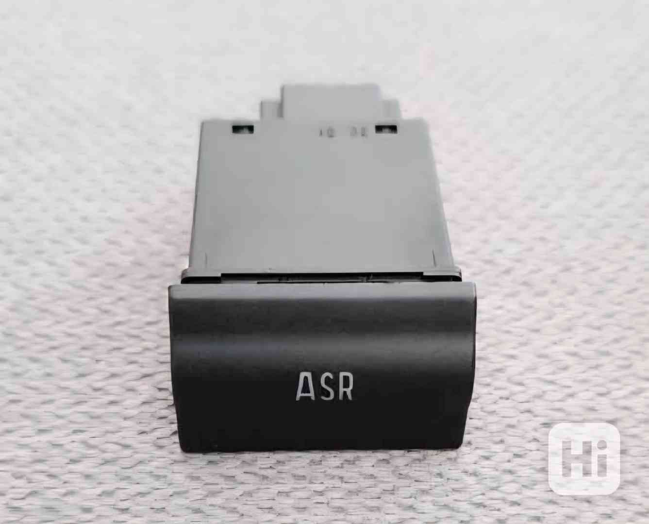 TOP STAV Tlačítko spínač ASR Škoda Octavia I 1U0927133 - foto 1