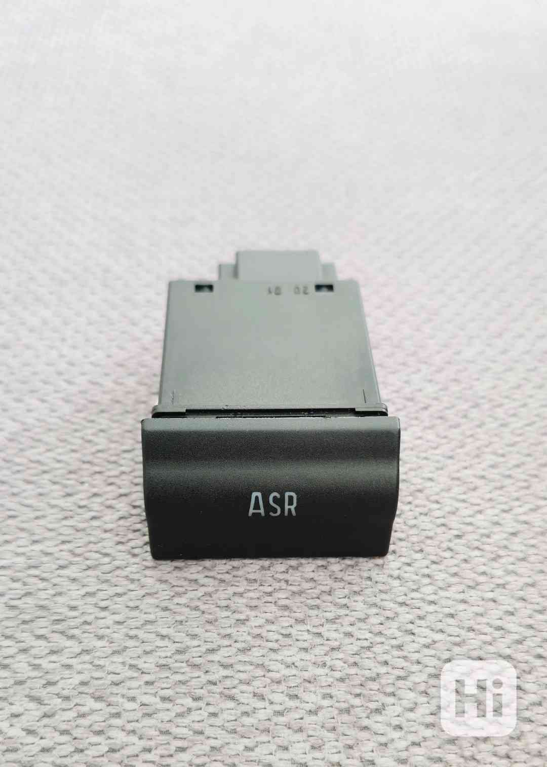 TOP STAV Tlačítko spínač ASR Škoda Octavia I 1U0927133 - foto 1