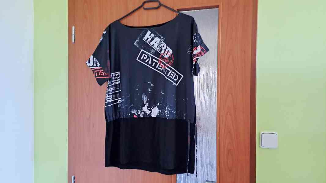 Černá halenka s potiskem, vel.L/XL, zn. G.Páralová - foto 3