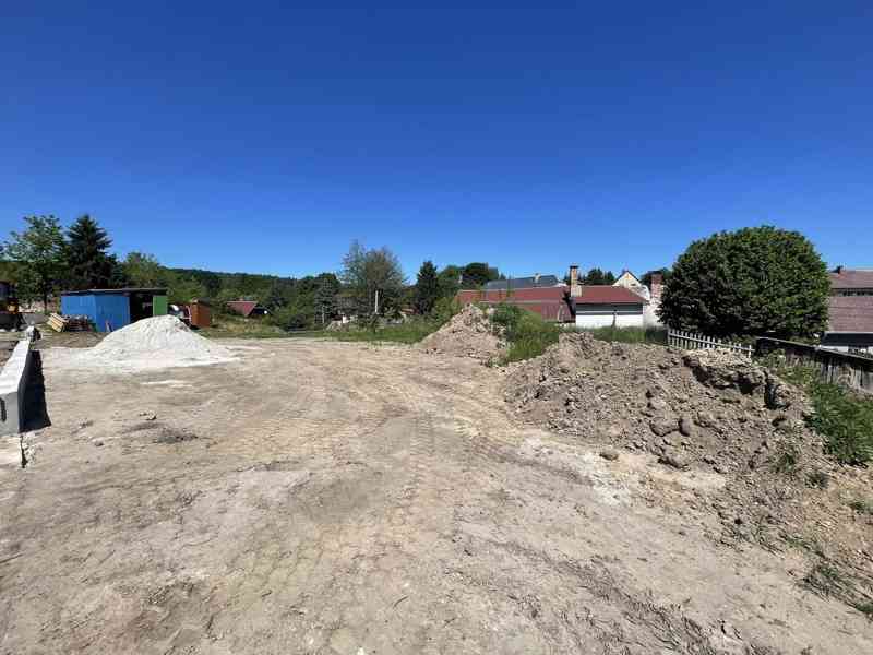 Prodej stavebního pozemku 1 068 m², Brniště - foto 9
