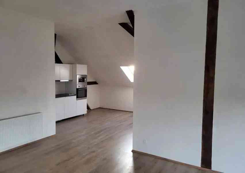 Pronájem bytu 2+kk 58 m² - foto 3