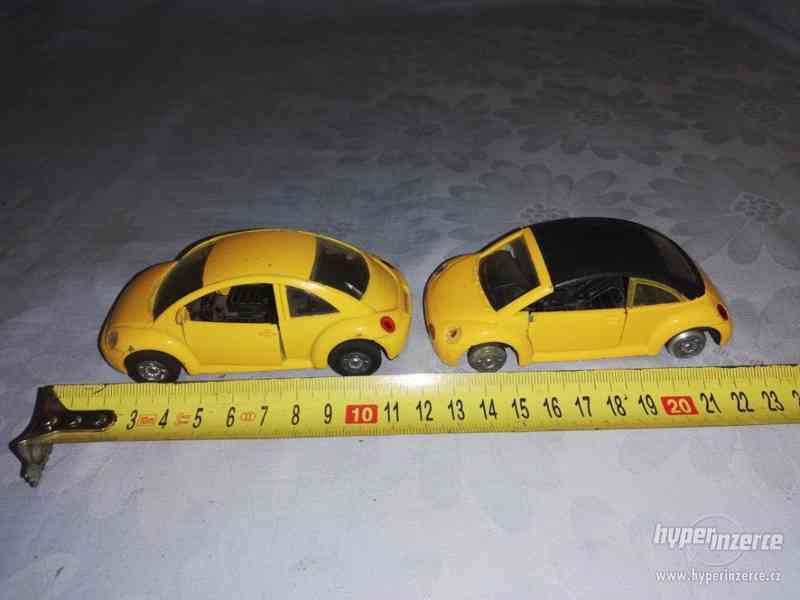 2ks žlutých autíček - zn. Volkswagen - foto 1