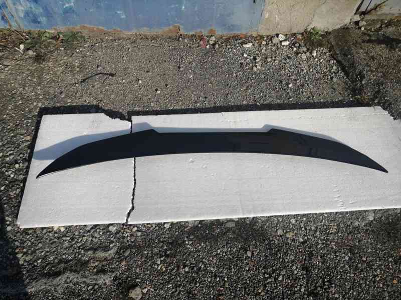 BMW E60 - odtrhová hrana víka kufru. - foto 2