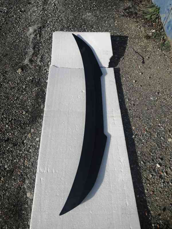 BMW E60 - odtrhová hrana víka kufru. - foto 4