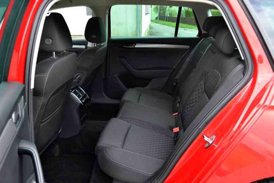 Škoda Superb 2.0 TDI 110kW Style Pro Navi kombi - foto 15