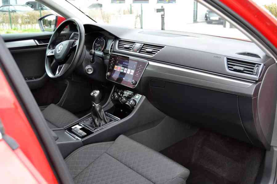 Škoda Superb 2.0 TDI 110kW Style Pro Navi kombi - foto 18