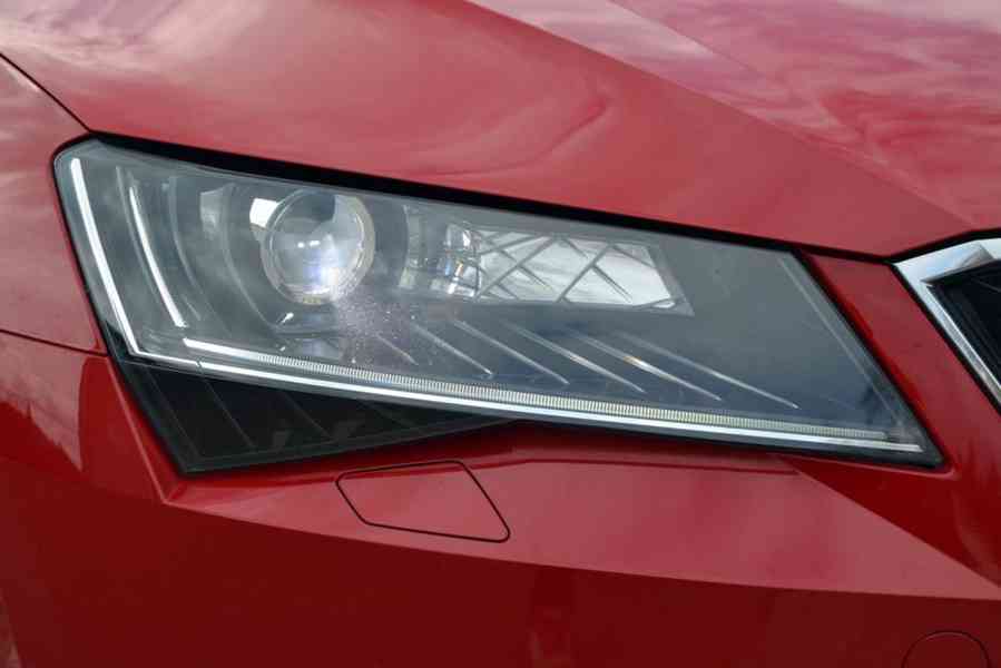 Škoda Superb 2.0 TDI 110kW Style Pro Navi kombi - foto 21