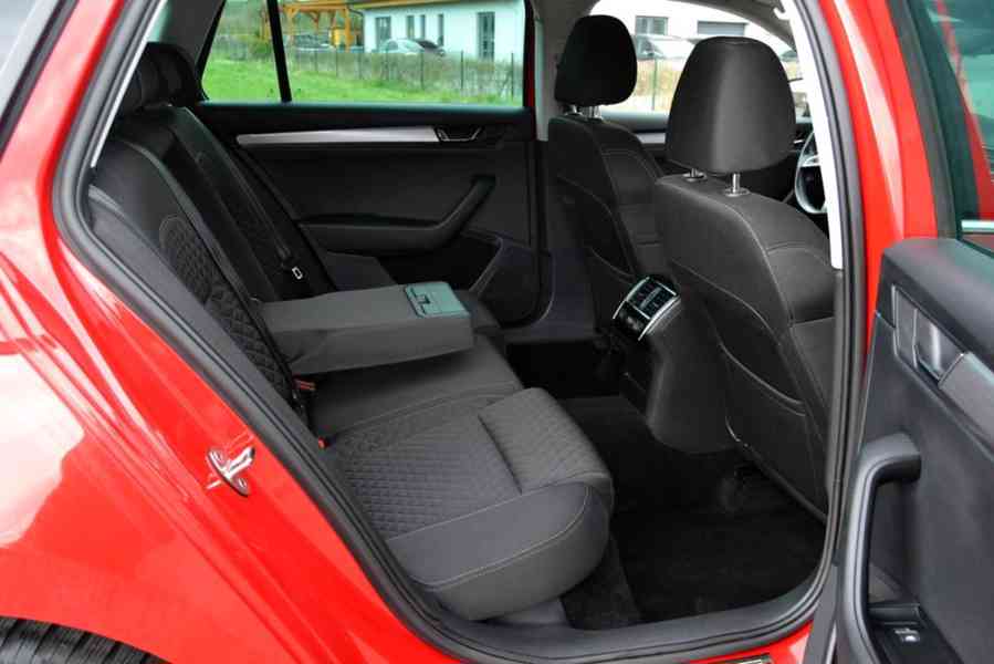 Škoda Superb 2.0 TDI 110kW Style Pro Navi kombi - foto 17
