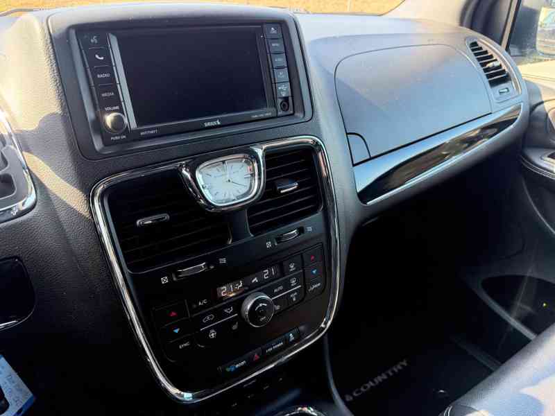 Chrysler Town Country 3,6 Limited S-type LPG TOP 2016 - foto 19