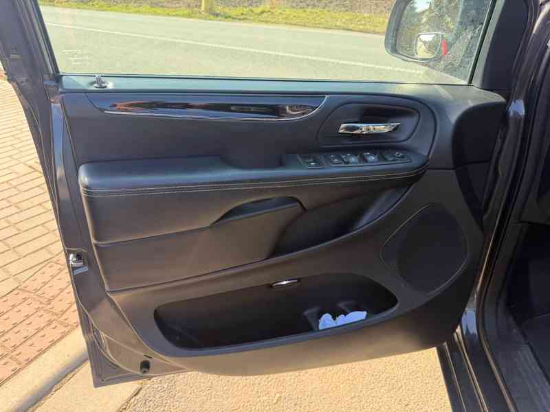 Chrysler Town Country 3,6 Limited S-type LPG TOP 2016 - foto 16