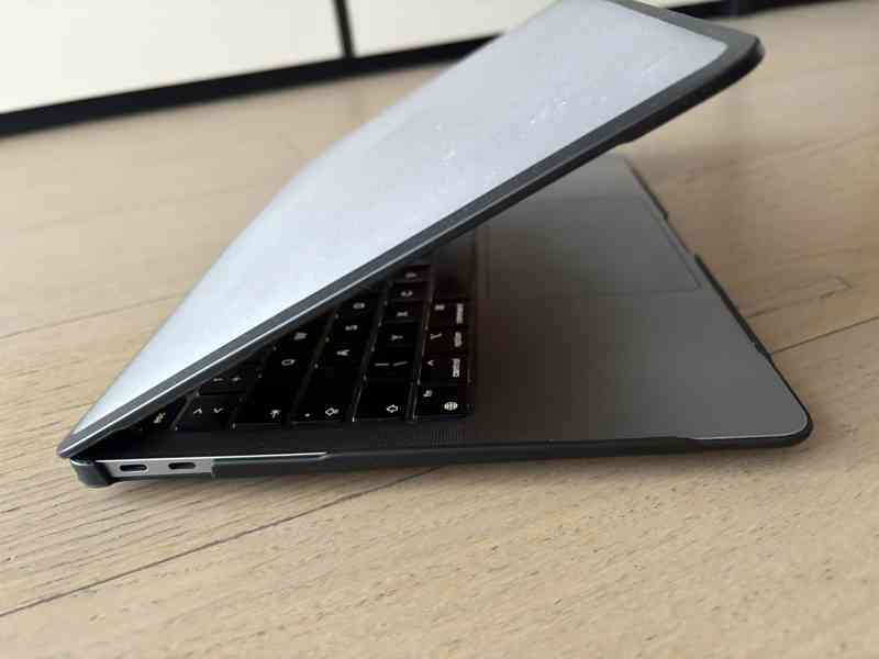 13" Apple MacBook Air M1, 8GB/SSD 256GB - jako nový - foto 5