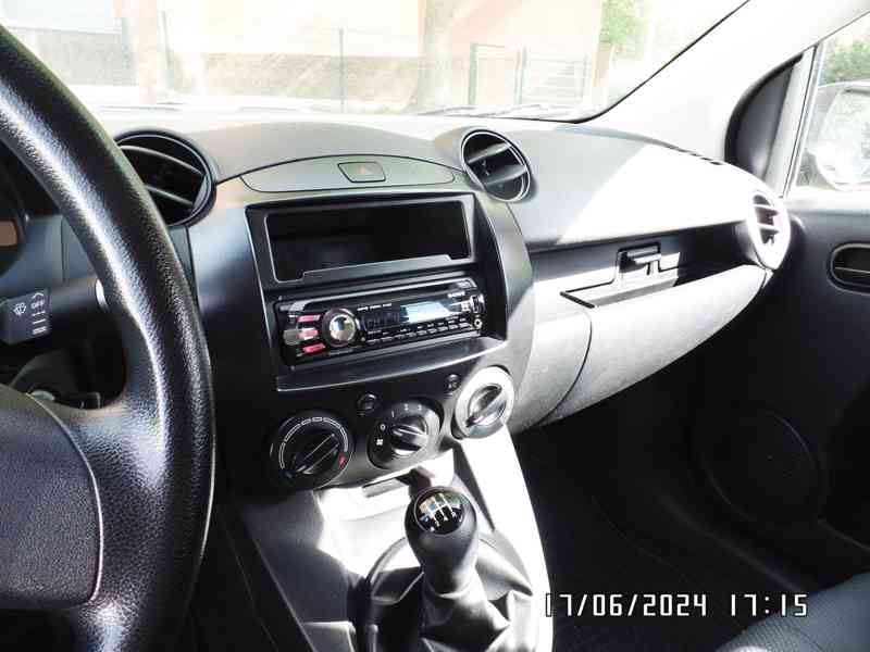 Mazda 2, r.2010, 52000 km - foto 11