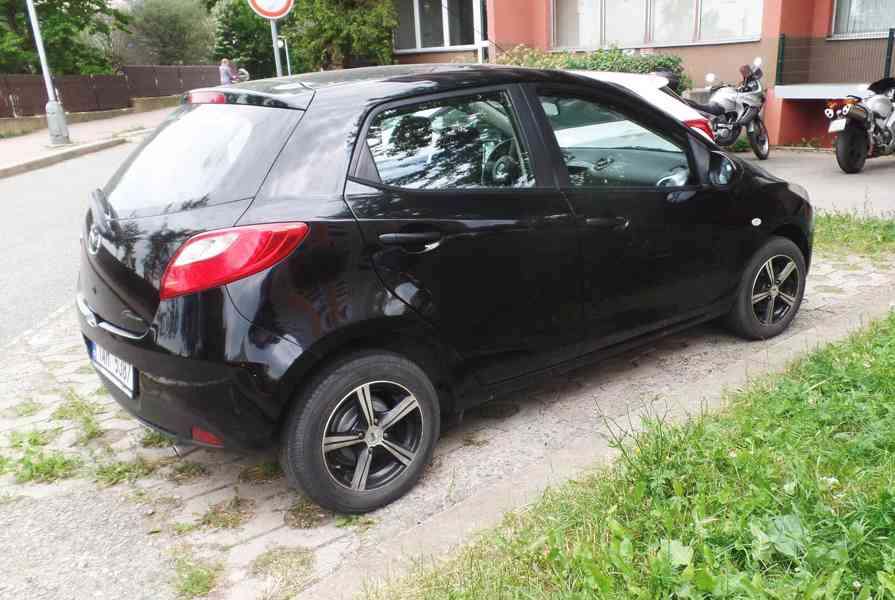 Mazda 2, r.2010, 52000 km - foto 4