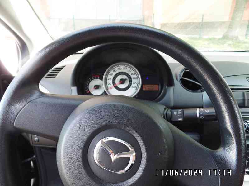 Mazda 2, r.2010, 52000 km - foto 9