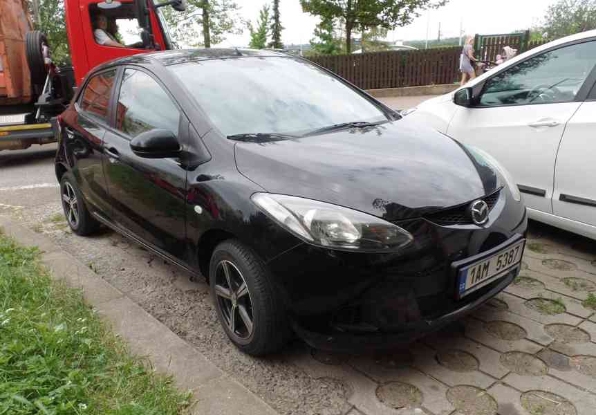 Mazda 2, r.2010, 52000 km - foto 3