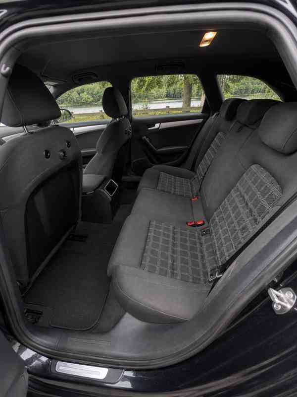 AUDI A4 AVANT 2.0TDI 100 kW |  NAVI | P+Z SENZORY | TEMPOMAT - foto 9