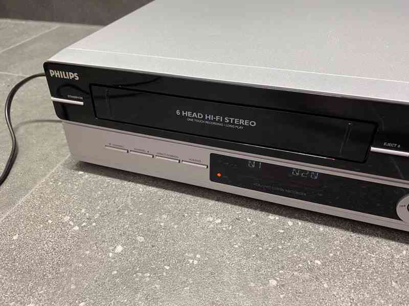 Philips DVD3510V combo DVD a VHS rekordér - foto 2